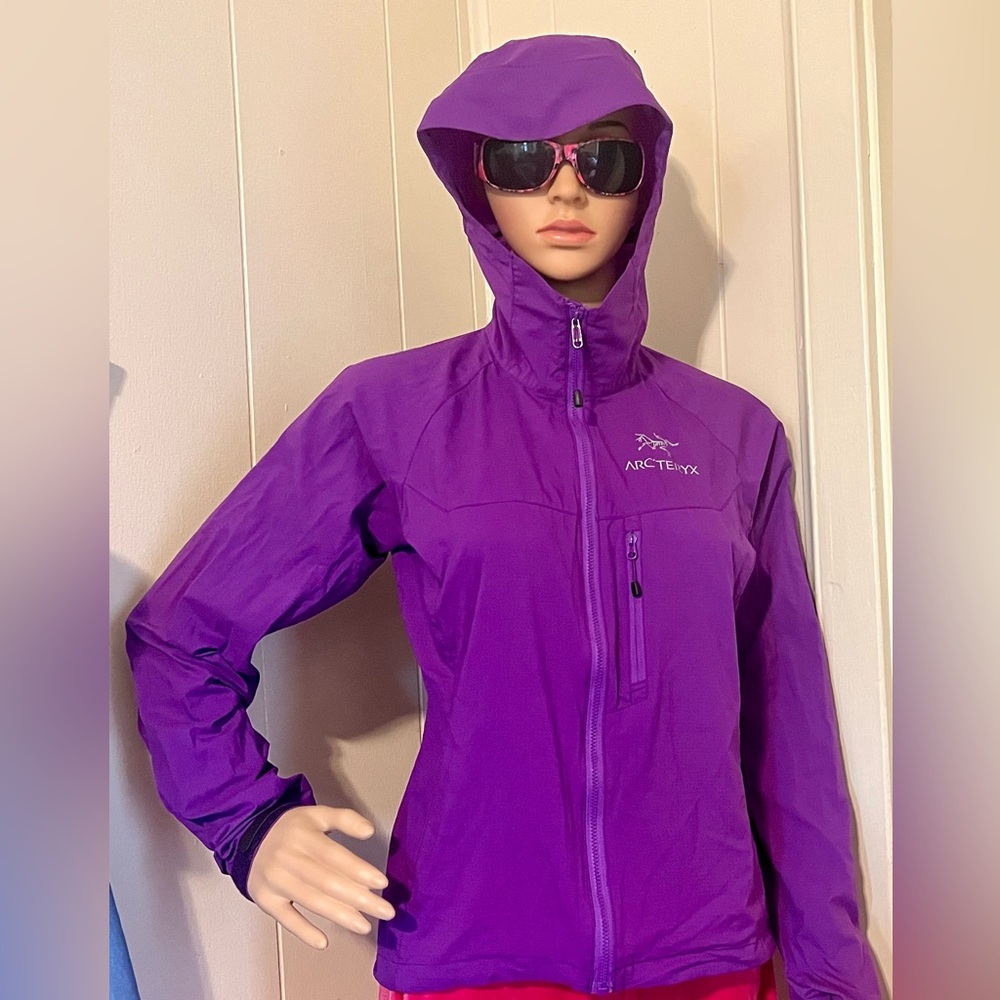 Arc'teryx Women's Vibrant Purple Windbreaker